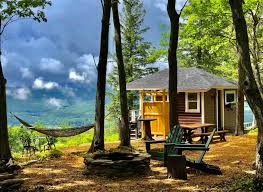 Their log cabins, woodland cottages, and family cottages offer a wide variety of accommodations. The Coolest Glamping Rentals In New England