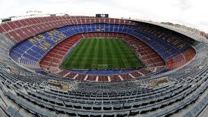 Clubul fc barcelona a anuntat ca membrii, asa numitii socios, au fost de acord cu realizarea unui in fata unui stadion arhiplin, peste 80.000 de spectatori, campioana italiei si cea a spaniei au oferit un. Fc Barcelona Prasentiert Umbauplane Fur Das Camp Nou