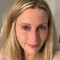 Lisa Kays's Instagram, Twitter & Facebook