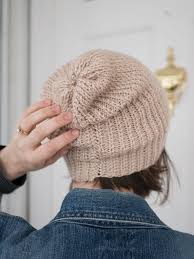 Learning how to knit a hat is a fun and rewarding experience. How To Knit A Slouchy Beanie Without Using Circular Needles The Homesteady