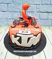 Motor kecil ini dimainkan dengan cara didorong untuk melewati lintasan. Cake Ultah Tema Motorcross Katumbiri Custom Cake Cianjur