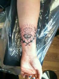 Diamond And Brass Knuckles Tattoo Tattoo Ideas Tattoos Brass Knuckle Tattoo Knuckle Tattoos