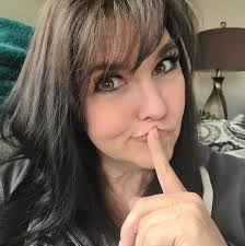 Deanna Gomes's Instagram, Twitter & Facebook