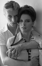 The man who fell to earth is a 1976 science fiction film directed by nicolas roeg, based on the novel of the same name by walter tervis. As A Re Released Version Of Nic Roeg S Seminal Sci Fi Film Opens In Cinemas We Speak To Bowie S Co Star David Bowie Bowie Eyes David Bowie Pictures