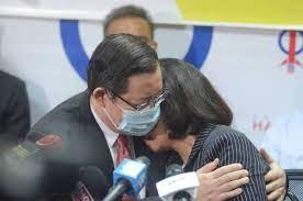's former finance minister lim guan eng was on tuesday hit with a third corruption charge, for abuse of power in relation to a workers' dormitory project, a day after he was charged for. Guan Eng Dakwa Jadi Mangsa Dendam Politik