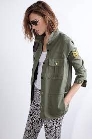 Camaïeu vous propose une sélection chemise militaire pour femme qui vous donneront un look résolument tendance. Epingle Sur Spring Looks