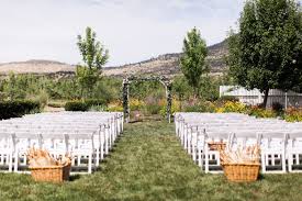 Romantic Southern Oregon Orchard Wedding Wedding Venues Oregon Portland Wedding Venues Garden Wedding Venue