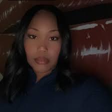 Dr Cannon or Dr Valladares? Any suggestions please🙏🏾