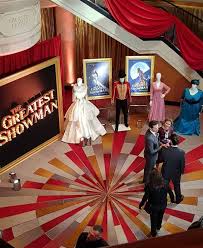 Singer/songwriter loren allred talks to atwood magazine about her latest single this summer, 'the greatest showman', and getting through the pandemic. Loren Allred The Greatest Showman Premiere On The Queen Facebook