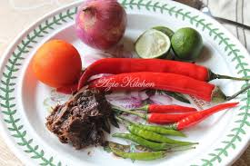 Pertama, ikan bakar yang dibakar kosong dan dimakan bersama air asam ataupun dicicah sambal masukkan sedikit air. Daging Bakar Cicah Air Asam Yang Sangat Sedap Azie Kitchen