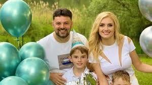 У момент зіткнення у мікроавтобусі перебувала команда ірини федишин та її чоловік і продюсер віталій човник. Irina Fedishin Virishila Zigrati Druge Vesillya Zi Svoyim Cholovikom