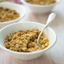 Decouvrez La Recette Crumble Pomme Rhubarbe Sur Cuisineactuelle Fr Crumble Pomme Crumble Pommes Rhubarbe Recette Crumble Pomme