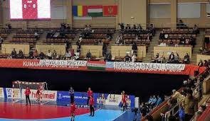 Parintele handbalului romanesc este wilhelm binder, profesor de educatie fizica si sport la liceul. Romania Ungaria Cm Handbal Feminin Suporterii Ungariei Au Expus Un Banner Pe Care Scria Data La Care A Fost Semnat Tratatul De La Trianon 4 Iunie 1920 Cu Mesajul Totul Inapoi Sursa