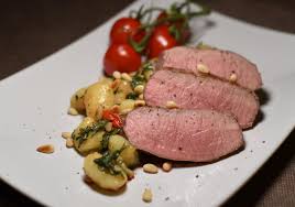 Wildschweinrucken Mit Gnocchi Und Gorgonzola Sosse Rezepte Wildschweinrucken Gorgonzola