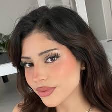 Anna Laura's Instagram, Twitter & Facebook