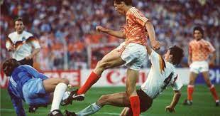 Pin By Yoav Nehoray On Sports Icons Marco Van Basten Football Europe American Boxer