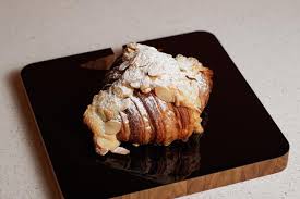 Croissant Artesanal com Amêndoas