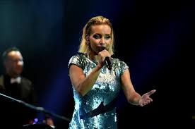 Luciana abreu has participated in eurovision song contest 2005 in duo 2b (with rui drummond), performing luciana abreu it's the hostess of the show lucy, by sic. Luciana Abreu Afirma Que As Filhas Estao Livres De Perigo As Minha Gemeas Sao Um Milagre