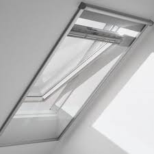 Fensteo bietet dachflächenfenster, dachfensterlösungen sowie dachbodentreppen der firma fakro und velux an. Velux Rollos Jalousien Plissees Raff Rollos Aussen Sonnenschutz Insektenschutz Und Aussenrollladen Dachfenstershop De