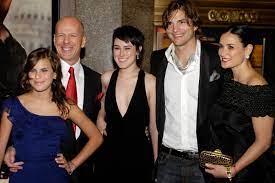 Ashton kutcher is a tv and movie star famous for roles ranging from kelso on that '70s show to walden schmidt on two and a half men. he also created, produced and hosted mtv's punk'd. Ashton Kutcher Ich Werde Nie Aufhoren Sie Zu Lieben Gala De
