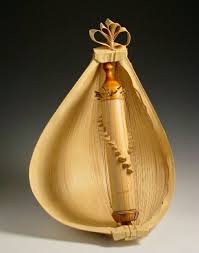 Alat musik ini dimainkan dengan cara dipukul memakai telapak tangan. 26 Pak Encep Memainkan Angklung Dengan Cara Digoyangkan Angklung Alat Musik Berasal Dari