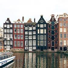 Holanda — (de holanda, región de países bajos o los mismos países bajos.) ► sustantivo femenino 1 textil lienzo de algodón muy fino usado para hacer camisas o sábanas. Pin Auf Holanda