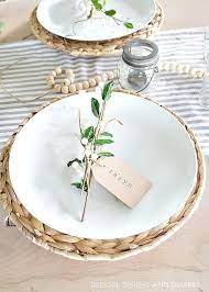 Here are some useful ideas for you to set a table in a romantic vibe. 20 Gorgeous Spring Table Setting Ideas