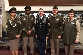 Four Soldiers And Sergeant Major Of The Army Dan Dailey Display The Pinks And Greens Uniform Prototypes Army Dress Blue Uniform Military Outfit Army Uniform