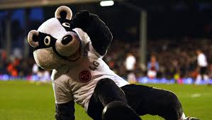 Desde adiestramiento de perros, grupos para pasear, peluquería, deporte, etc. Sportmob Mascot Mayhem 6 Memorable Moments Where Football Mascots Lost The Plot