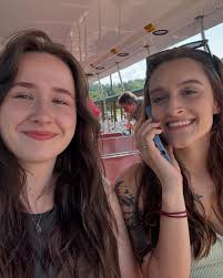 Rachael Comer's Instagram, Twitter & Facebook