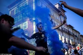 Chelsea and manchester city fans clashed with police on thursday night in porto before the champions league final on saturday. Chelsea And Man City Supporters Clash In Porto As Riot Police Threaten Warring Fans With Batons Daily Mail Online