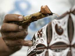 Kajian strategis dalam mengatasi defisit neraca perdagangan. Pemerintah Akan Mewajibkan Masyarakat Memakai Batik