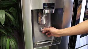 If the ice remains in the ice bucket, the cubed ice is obtained. Samsung Family Hub How To Use The Ice Machine Youtube