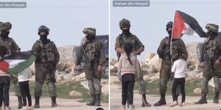 21 mei 2021 12:00 diperbarui: Bernyali Besar Bocah Perempuan Ini Hadapi Tentara Israel Dengan Bendera Palestina Merdeka Com