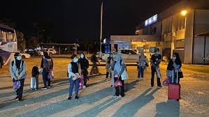 Há 3 rotas para ir de sandakan para lahad datu de ônibus, táxi ou carro. 10 Mei 2020 Penghantaran 198 Pelajar Yang Berasal Dari Sabah Pulang Ke Kinabatangan Kudat Sandakan Lahad Datu Dan Tawau