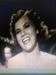 Who is the female singer in soundie 'that's for me'?