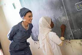 زارت صاحبة السمو الشيخة موزا بنت ناصر اليوم برنامج أمبدة للتعليم البديل في العاصمة السودانية الخرطوم وهو واحد من 3 900 برنامج في fashion women ruffle blouse