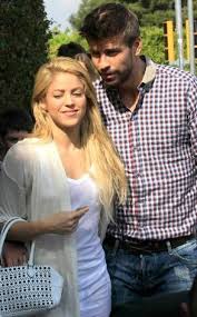 They met when he appeared in the music video for her single waka waka (this time for africa), the official song of the 2010 fifa world cup. Photos From Romance Rewind Shakira Gerard Pique E Online Shakira And Gerard Pique Shakira Gerard Pique