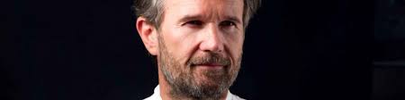 Il famoso tuorlo fritto di cracco come entrée è prevista una sogliola fondente con salvia e moscato, dopo la quale verrà servita la tanto attesa specialità dello chef: Cenone Di Capodanno Da Carlo Cracco A 600 Euro Il Menu Completo Bellacanzone
