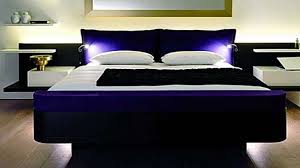 Sie öffnen ihre augen in dem wissen, dass sie heute so lange in ihrem bett liegen bleiben dürfen, wie es ihnen gefällt. Mit Licht Und Schatten Im Schlafzimmer Fur Stimmung Sorgen