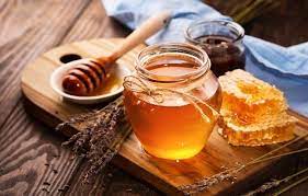 Ольга втішала себе, що він з тою «домовою куркою» лише через гроші і насправді її не любить. Afdf6kg7idwklm