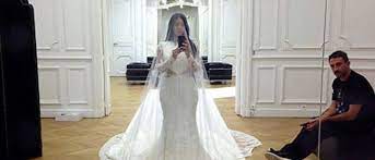 Beste kim kardashian hochzeit von kim kardashian west im goldenen vintage kleid zu pusha t. Nostalgie Trotz Ehekrise Kim Kardashian Teilt Hochzeitsfoto Promiflash De
