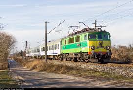 Railpictures Net Photo Ep07 174 Pkp Intercity Ep07 At Kobylnica Poland By Pm Poland Train Photo