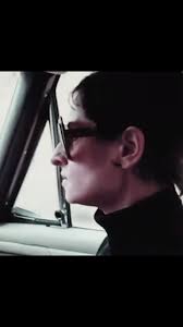 Merveilleuse vidéo de Barbara qui fredonne « les feuilles mortes « 🍁🍁de  Gainsbourg tout en tricotant dans une voiture …., Bon dimanche à vous mes  amis 🎶🎼🎶💙🎶💕🎼✨👌, Sunday morning’s video for U my ...