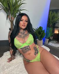 Niamh Velvet - Revealing Nude Pics - Raw & Real