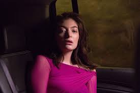 Oh, i wish i could get my things and just let go. I Need Lorde S Pink Dress From Her Green Light Music Video Racked