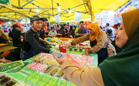 Ramadhan yang dinantikan oleh semua muslimin dan muslimat diseluruh dunia selain daripada mengejar dan mengumpul pahala bagi umat islam, bazar ramadhan juga dikirakan tarikan utama. 15 Lokasi Bazaar Ramadhan Yang Paling Popular Butterkicap