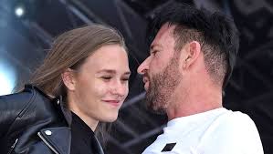 Laura müller äußert sich zum thema altersunterschied. Michael Wendler Wie Bitte Freundin Laura Muller Der Michael Muss Noch Mal Ran Bunte De