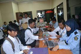 Pengumuman hasil seleksi kompetensi dasar (skd) untuk seleksi calon pegawai negeri sipil hasil seleksi kompetensi dasar (skd) cpns kemenkumham 2019 sudah diumumkan hari ini. 6 628 Pendaftar Cpns Kemenkumham Sulbar Jalani Seleksi Tahap Dua Antara News