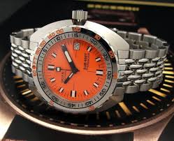 Doxa sub stands for the benchmark for diving watches, greatly contributing to the safety of professional and sports divers thanks to the many technical details they introduced. Scubawatch Org Doxa Sub 600t Fancy Watches Vintage Watches Vintage Dive Watches